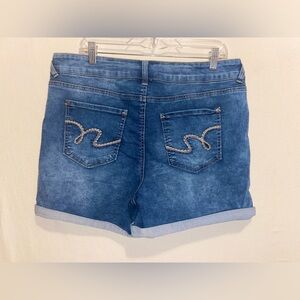 Wallflower women’s shorts